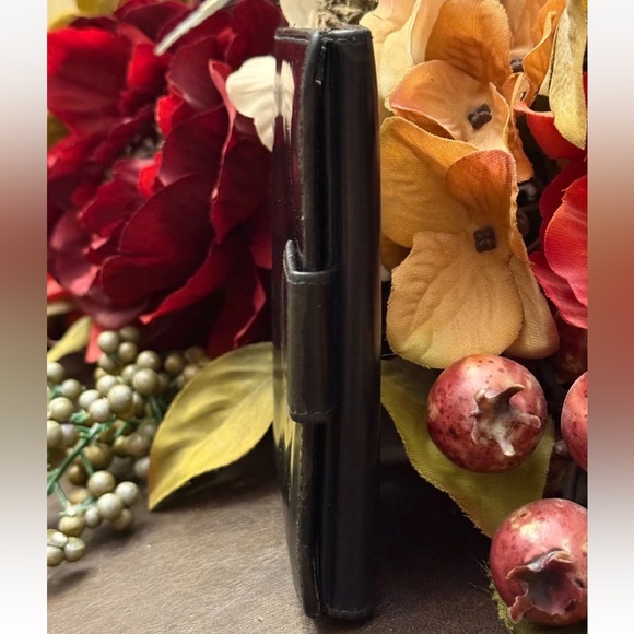 Vintage PRADA Black Spazzolato Leather With Contrast Logo Compact Snap Wallet - Picture 7 of 16